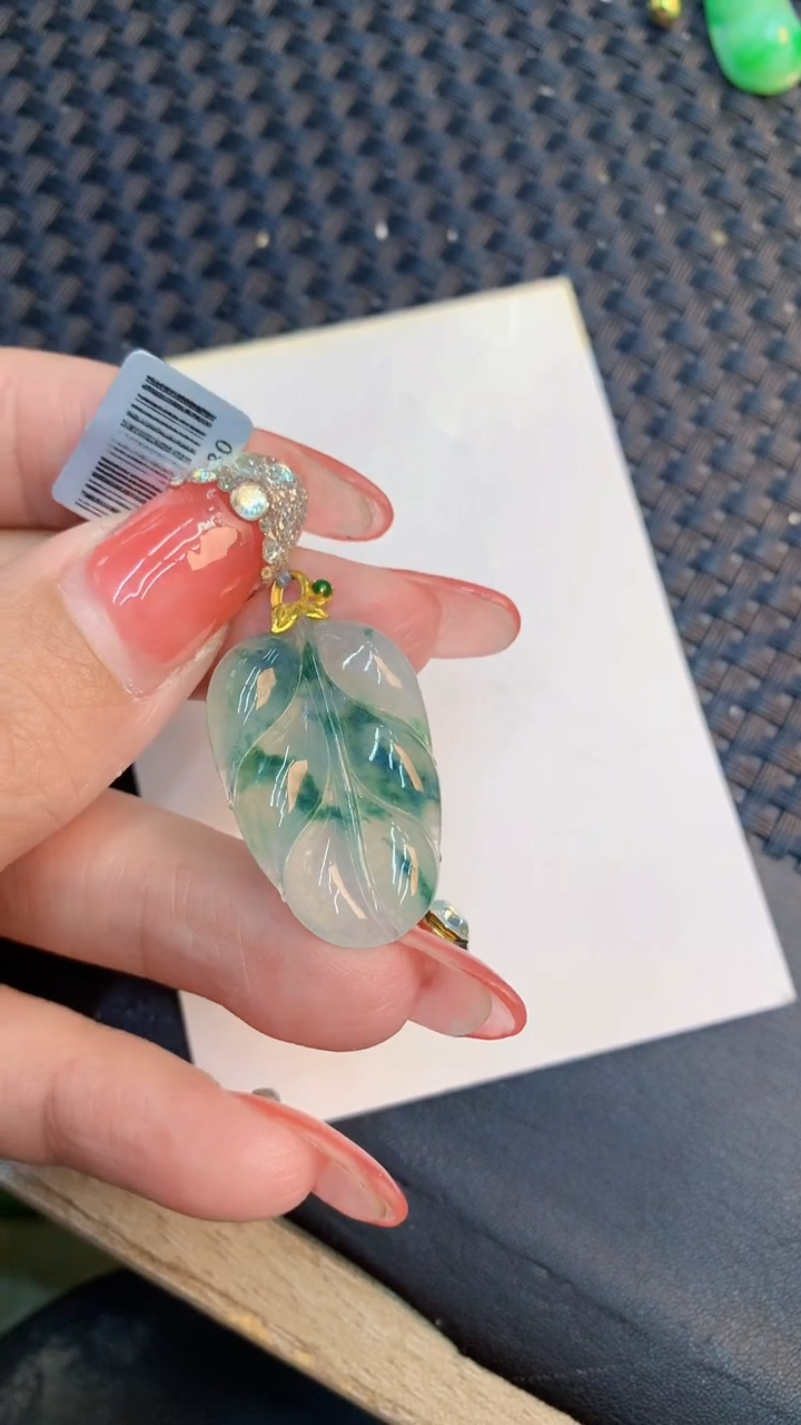 颈饰18K金镶嵌翡翠1