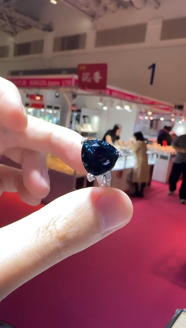 银S925镶嵌戒指托帕石伦敦蓝14mm