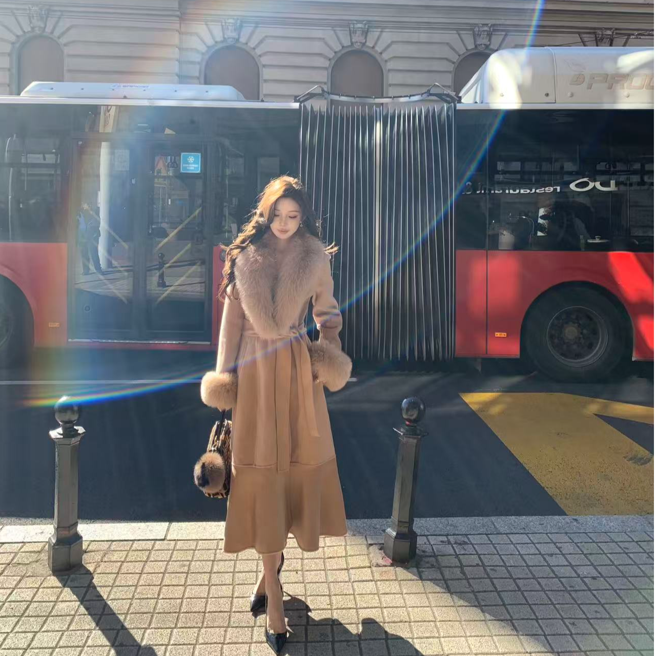 Momoshero【“名利”贵娇女】“高定白狐毛咖领”100羊毛鱼尾大衣