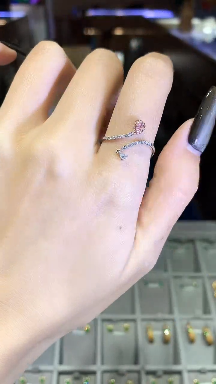 【闪购商品】钻石戒指18K金镶嵌钻石戒指