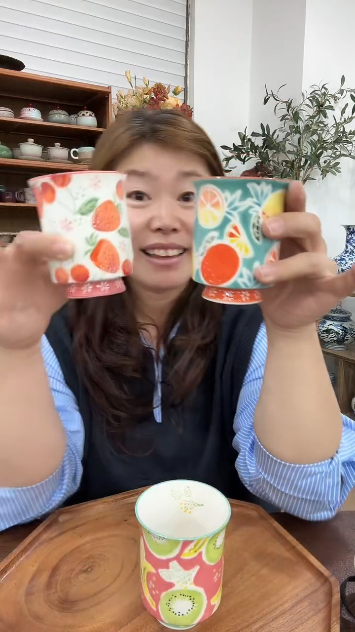 陶zy手握杯杯3个