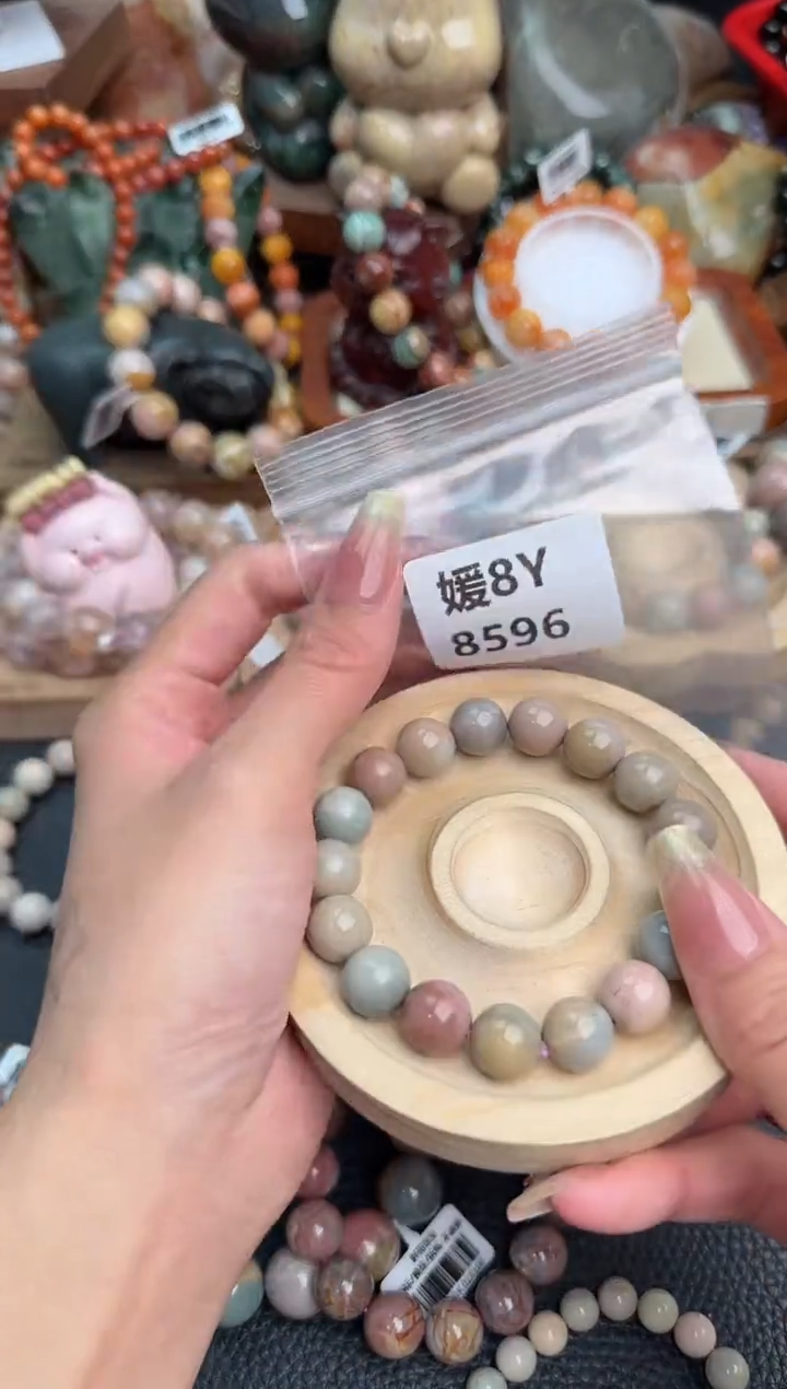 【闪购商品】石英质玉手链未镶嵌8Y8596