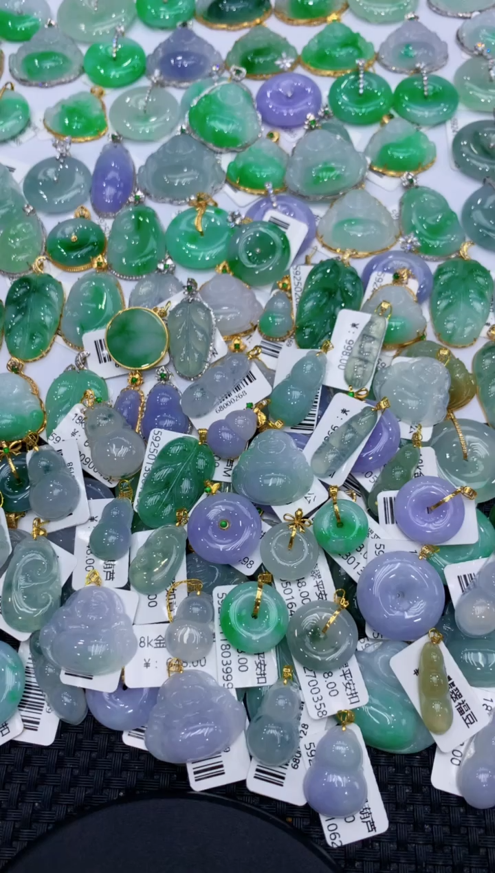 【闪购商品】翡翠颈饰18K金镶嵌 一物一证，9米证书费