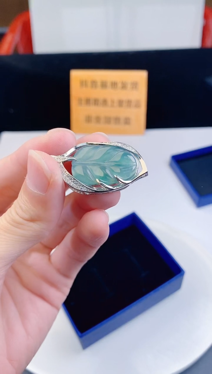 颈饰未镶嵌翡翠·