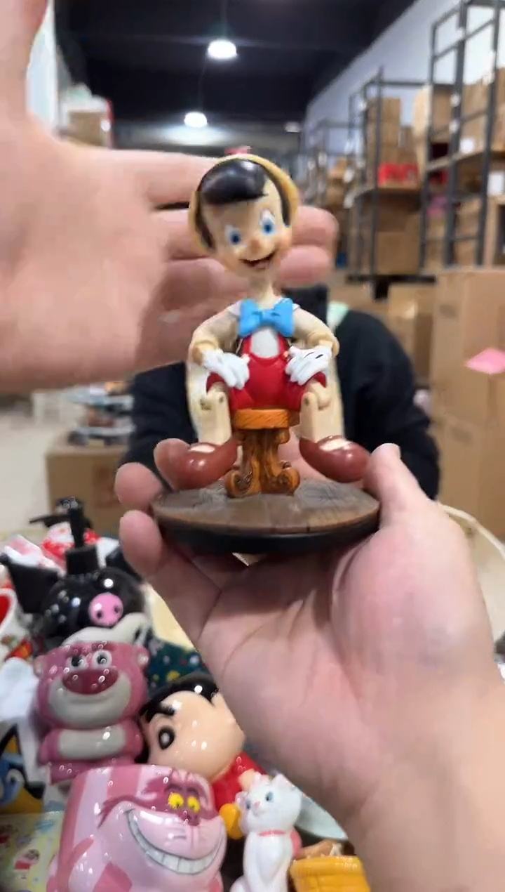 瓷片摇头匹诺曹摆件