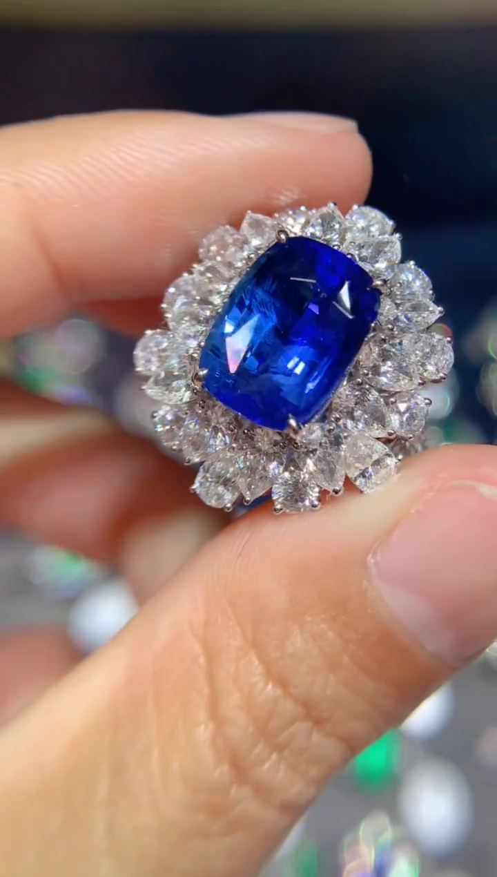 【闪购商品】蓝宝石戒指18K金镶嵌5.57CT   无烧皇家蓝