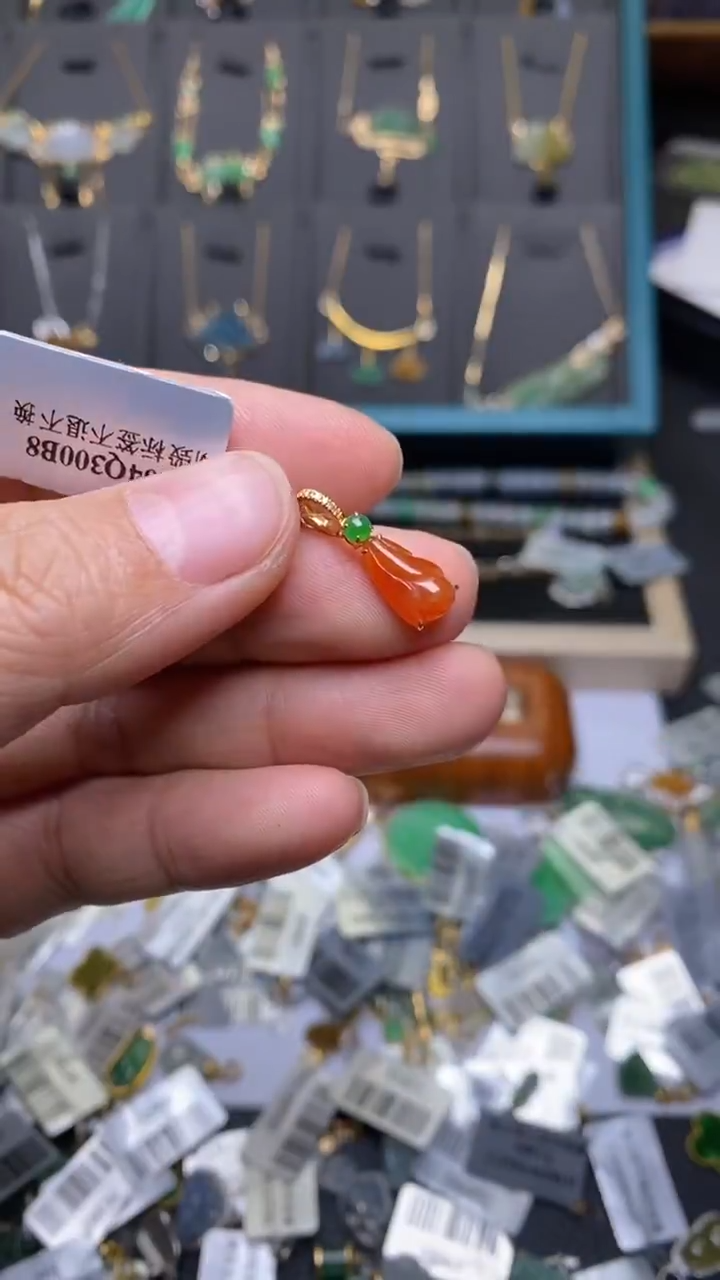颈饰18K金镶嵌翡翠净货36866