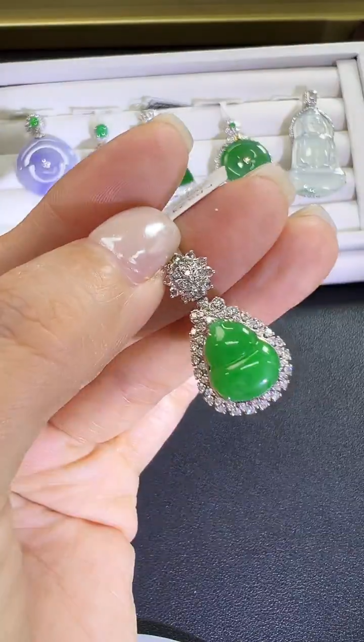 颈饰18K金镶嵌翡翠KBSZ1212-009