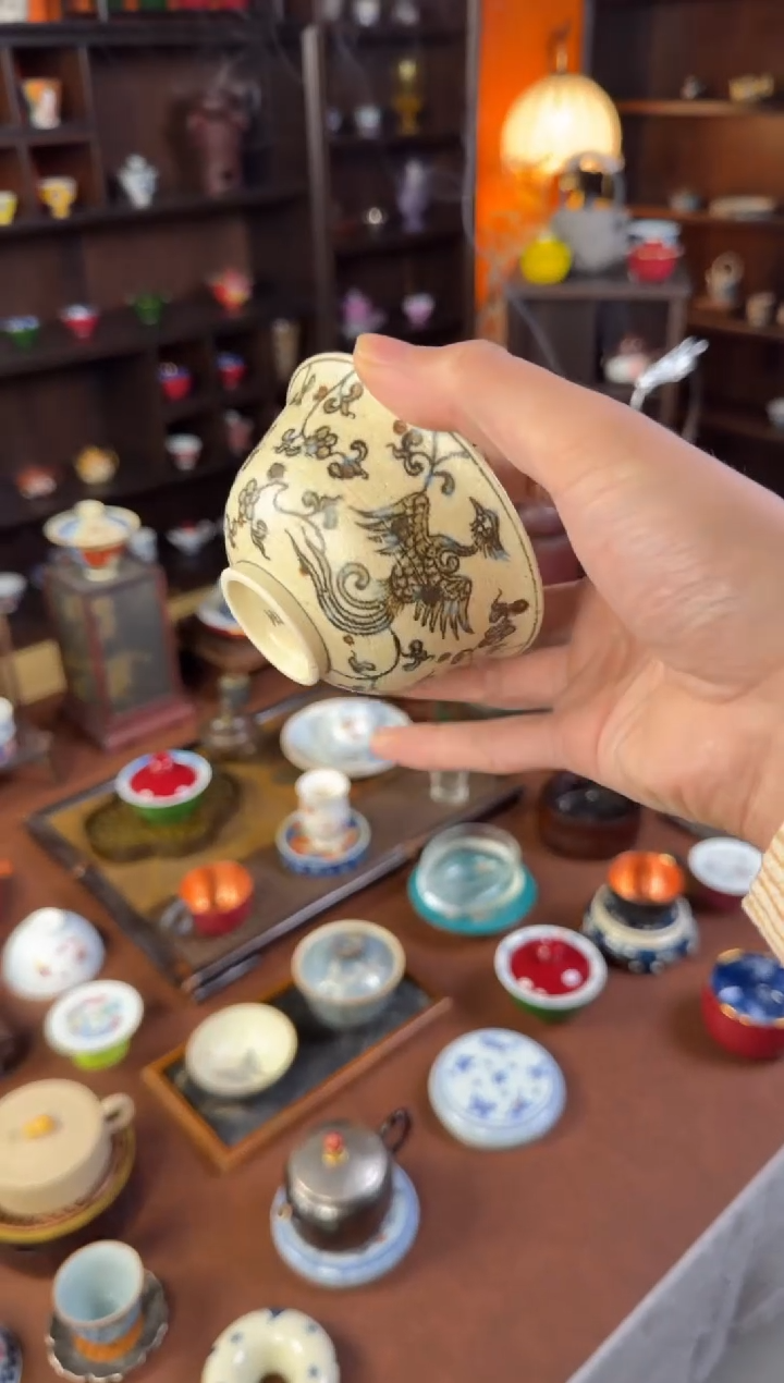 手绘凤凰缠枝莲二才盖碗