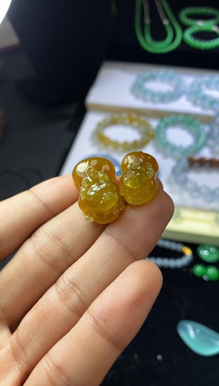 未镶嵌定制翡翠天然黄翡貔貅一对
