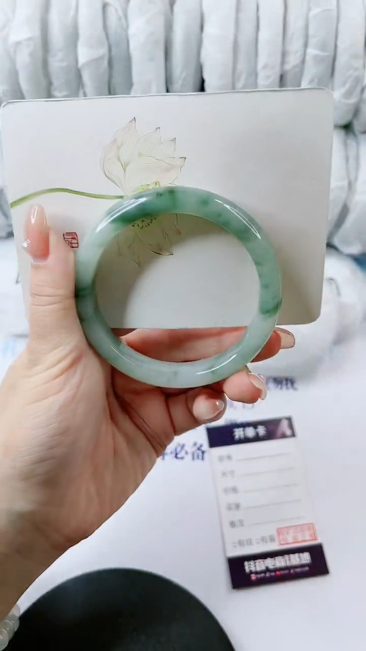 【闪购商品】石英质玉手镯未镶嵌0817085381-多样性发货