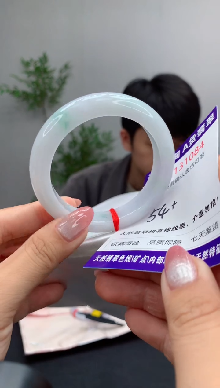 未镶嵌手镯翡翠有纹，完美者勿拍