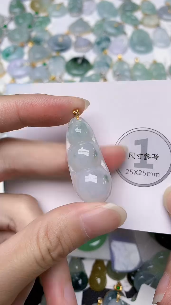 颈饰18K金镶嵌翡翠天然A货翡翠