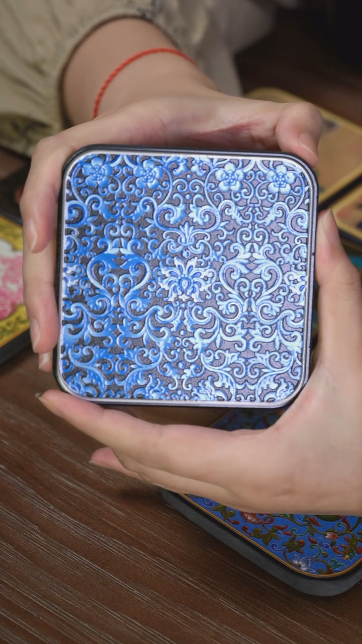 壹藏贰宝蓝宝相杯垫一片