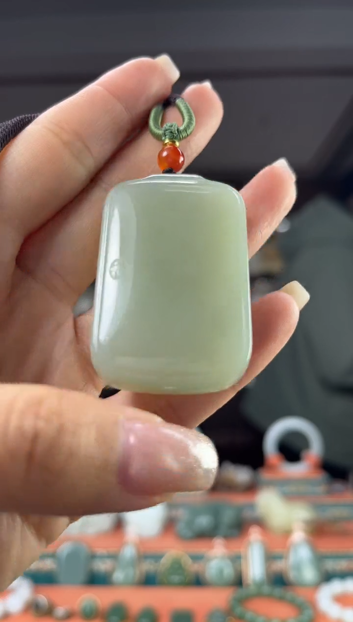 颈饰未镶嵌和田玉佩佩