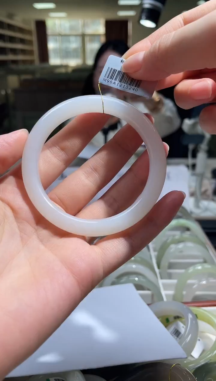 未镶嵌手镯和田玉57圈口 5240