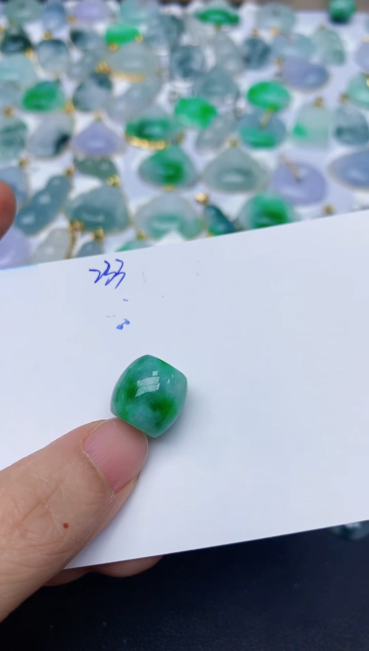 【闪购商品】翡翠颈饰18K金镶嵌天然翡翠A货    