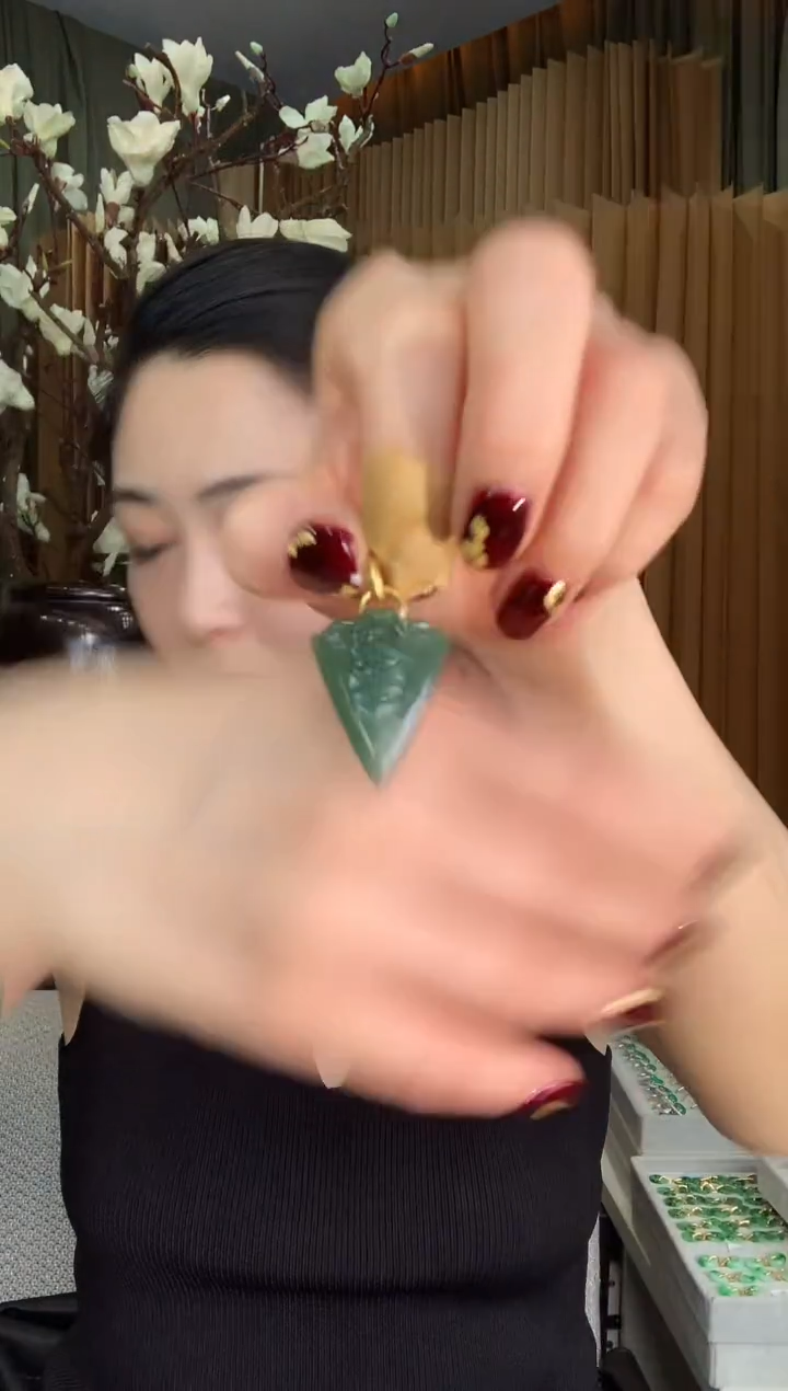 【闪购商品】翡翠吊坠(不含链)18K金镶嵌吊坠