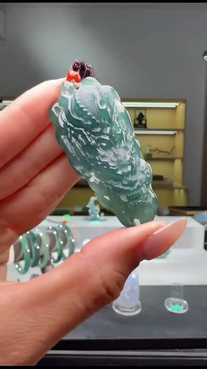 吊坠(不含链)未镶嵌翡翠龙牌