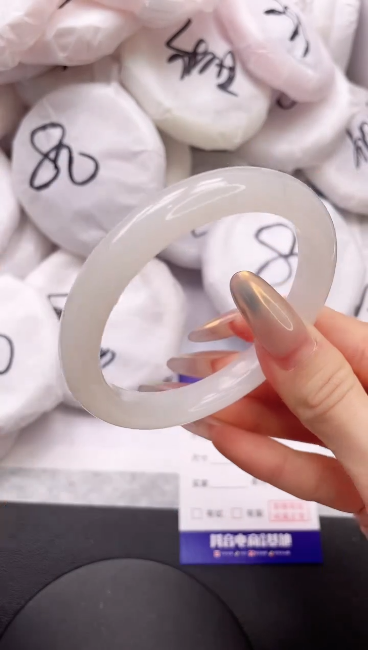 【闪购商品】石英质玉手镯未镶嵌11K107-58