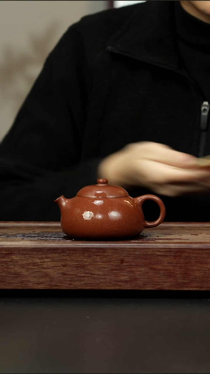 茶壶紫砂红降坡 鱼跃