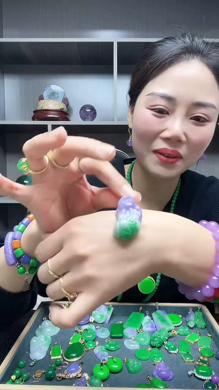 【闪购商品】翡翠吊坠(赠链)14K金镶嵌吊坠