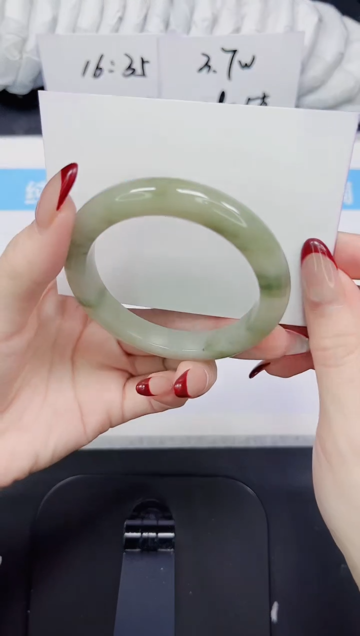 【闪购商品】石英质玉手镯未镶嵌280