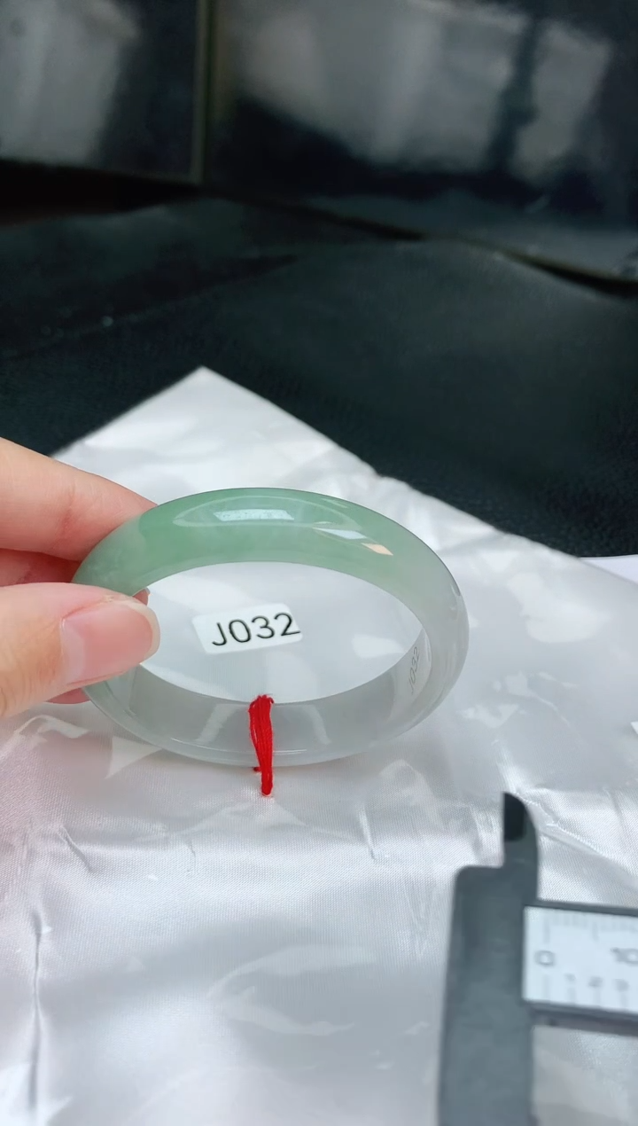 【闪购商品】翡翠手镯未镶嵌缅甸天然A货翡翠手镯