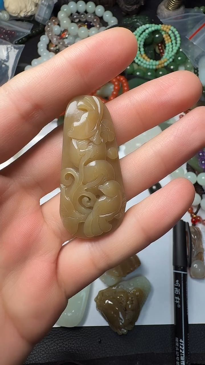 颈饰未镶嵌和田玉糖玉01