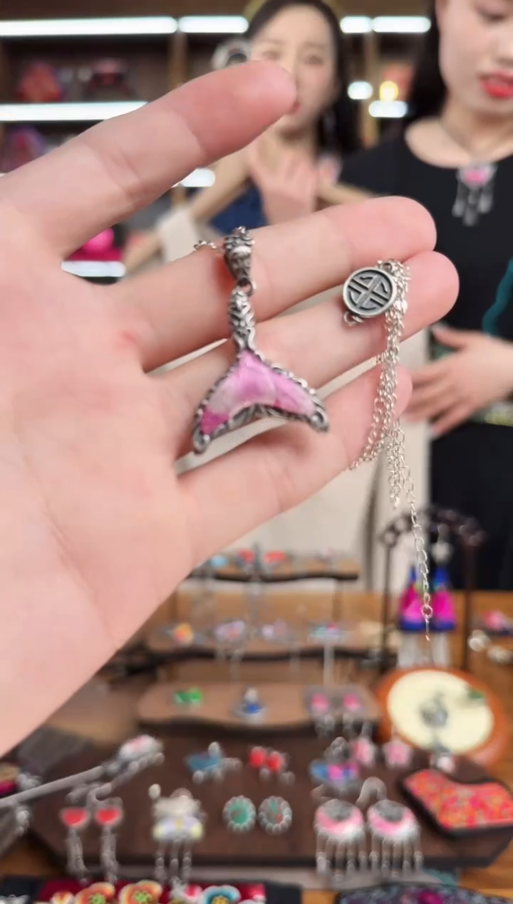 【闪购商品】织绣112蒙阿苏苗绣传承