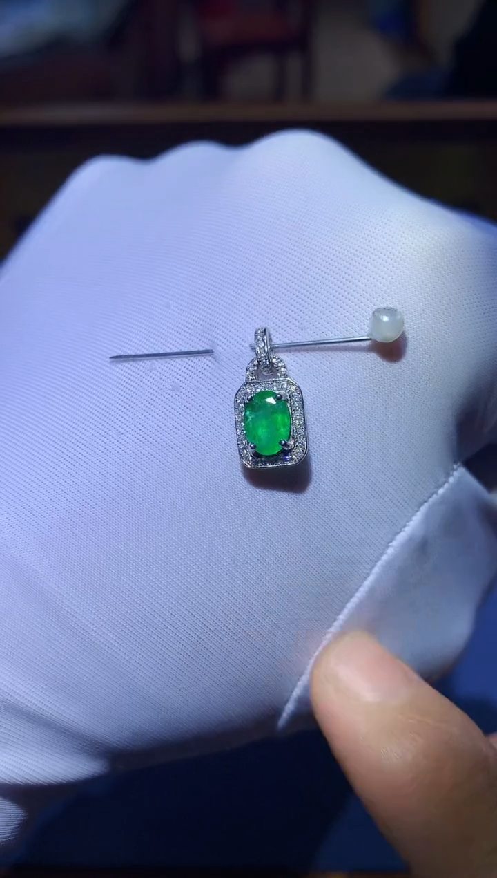 【闪购商品】祖母绿颈饰银S925镶嵌........