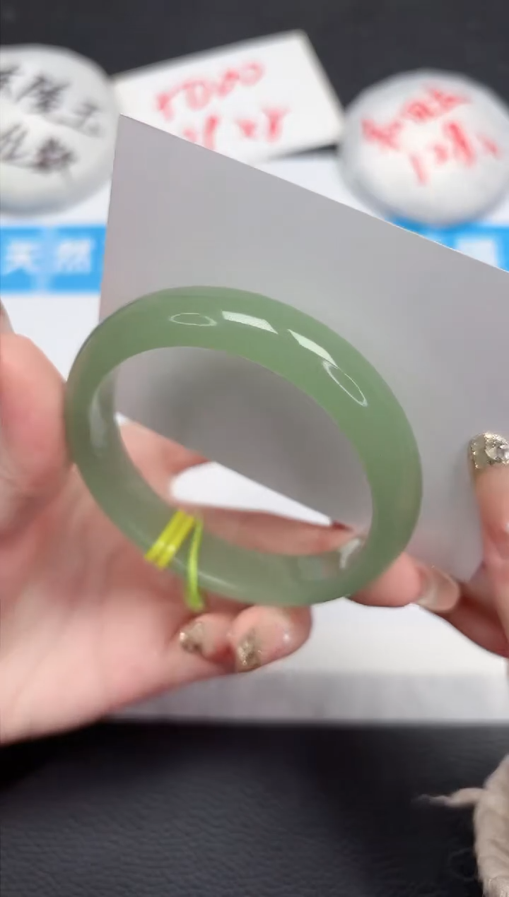 【闪购商品】石英质玉手镯未镶嵌68-56.