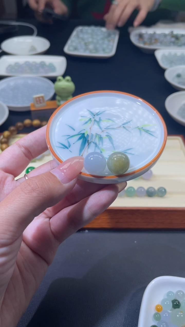 颈饰未镶嵌翡翠宋*傅翡翠毛货