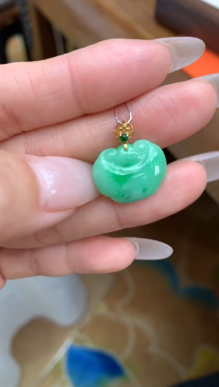 【闪购商品】翡翠颈饰18K金镶嵌如意锁