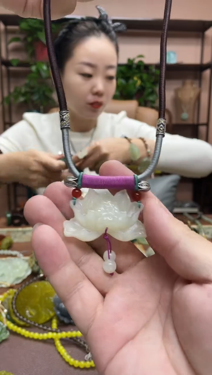 未镶嵌岫玉吊坠·