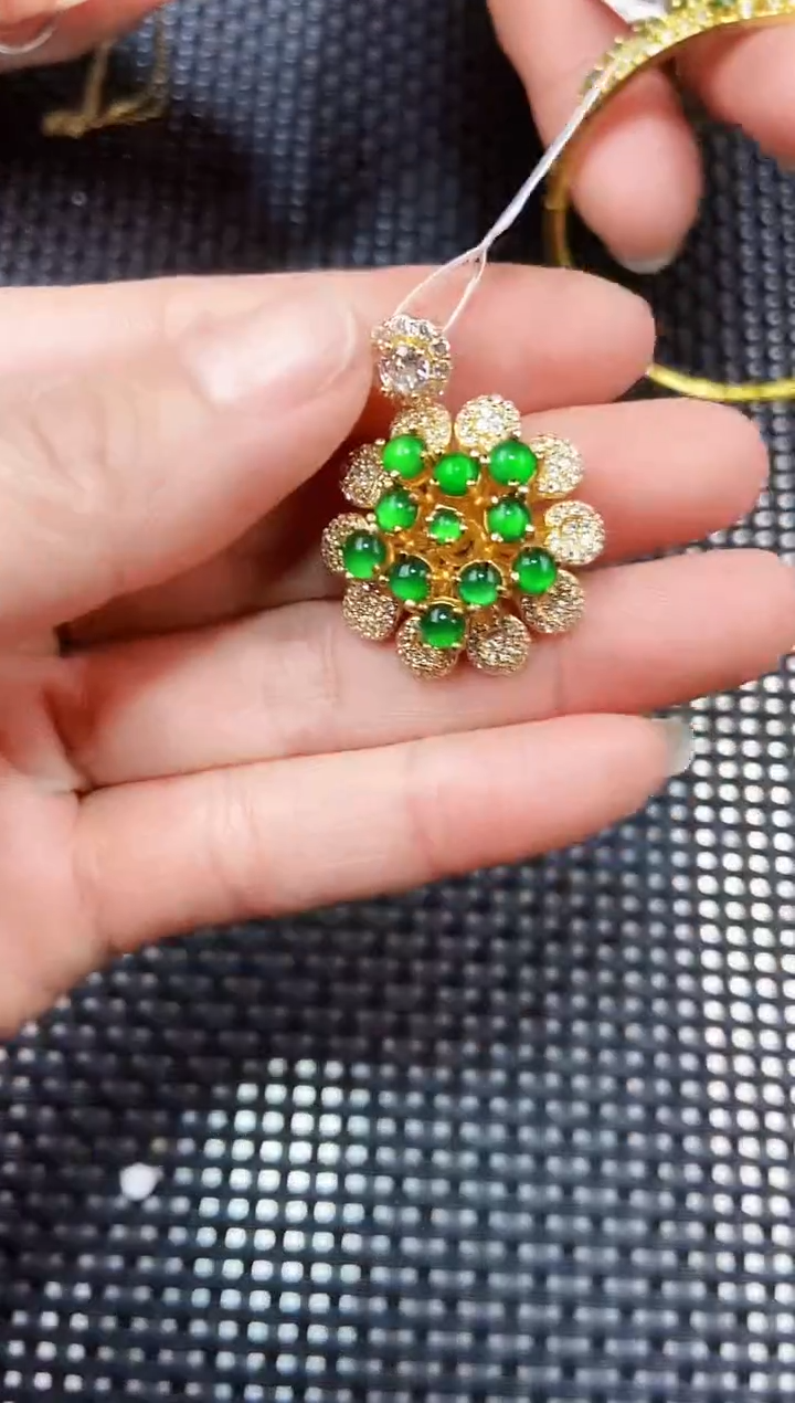 【闪购商品】翡翠吊坠(不含链)未镶嵌1111111111