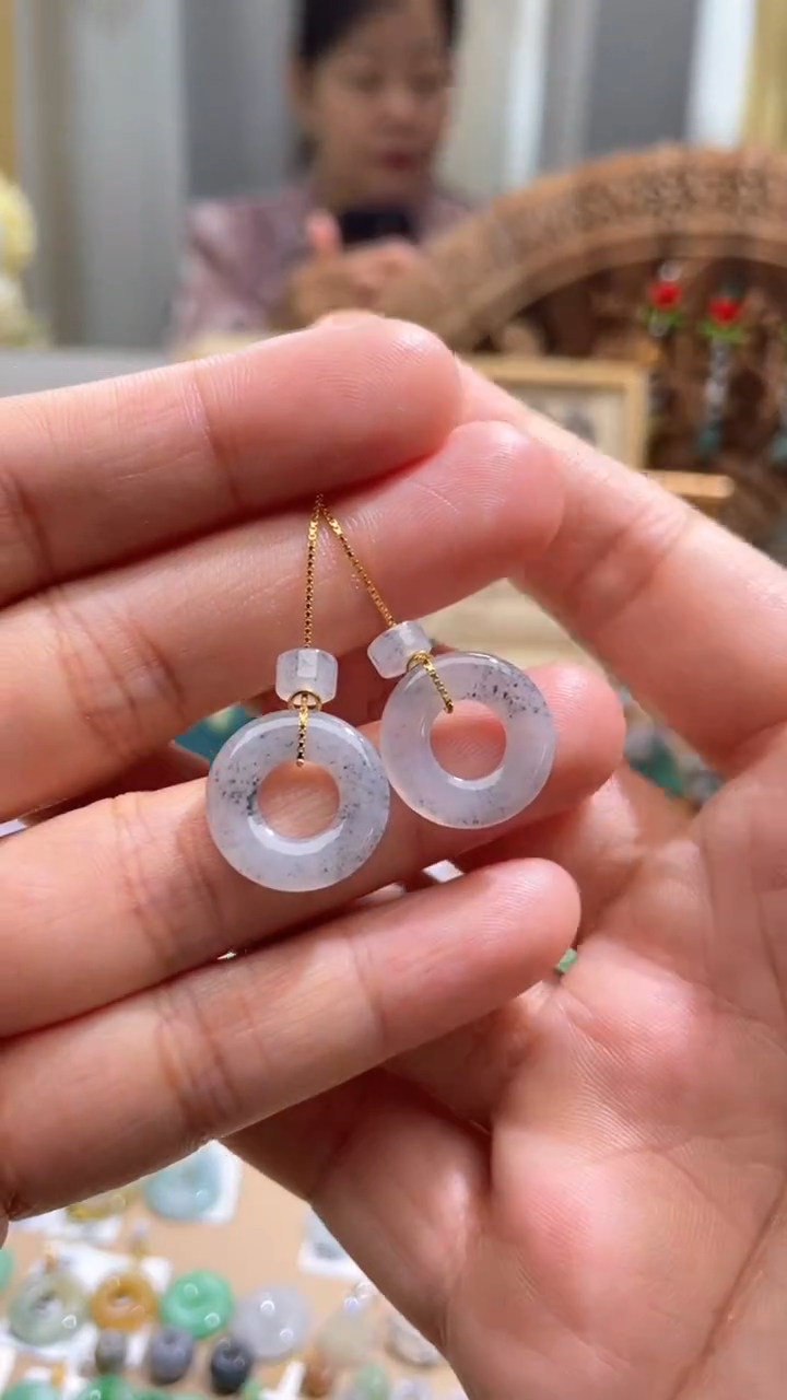 【闪购商品】翡翠颈饰未镶嵌甜甜圈一对