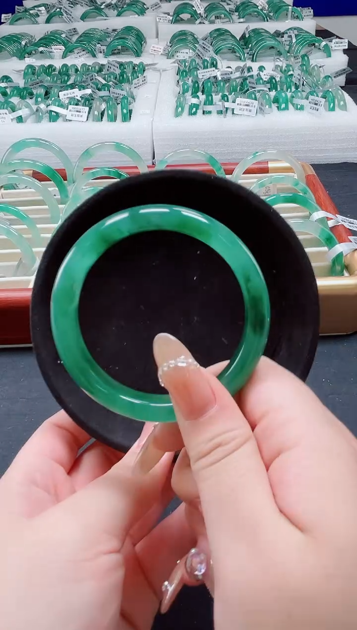 未镶嵌手镯石英质玉（非洲翠）圈口56