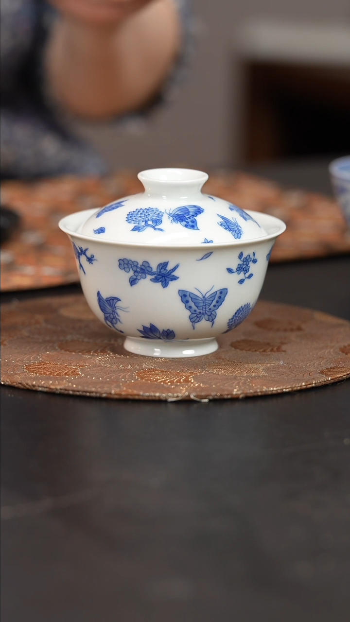【闪购商品】杯看山柴窑青花蝴蝶