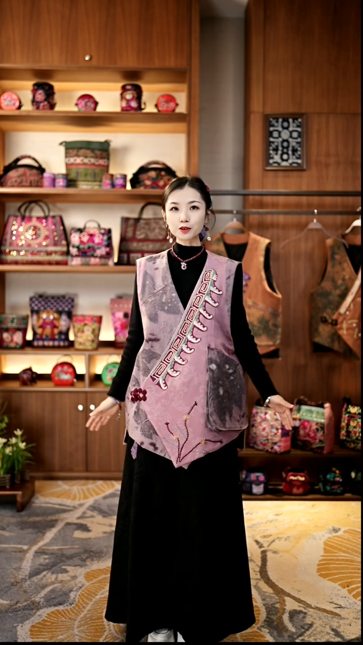 刺绣私人定制苗族手工衣服Z9755