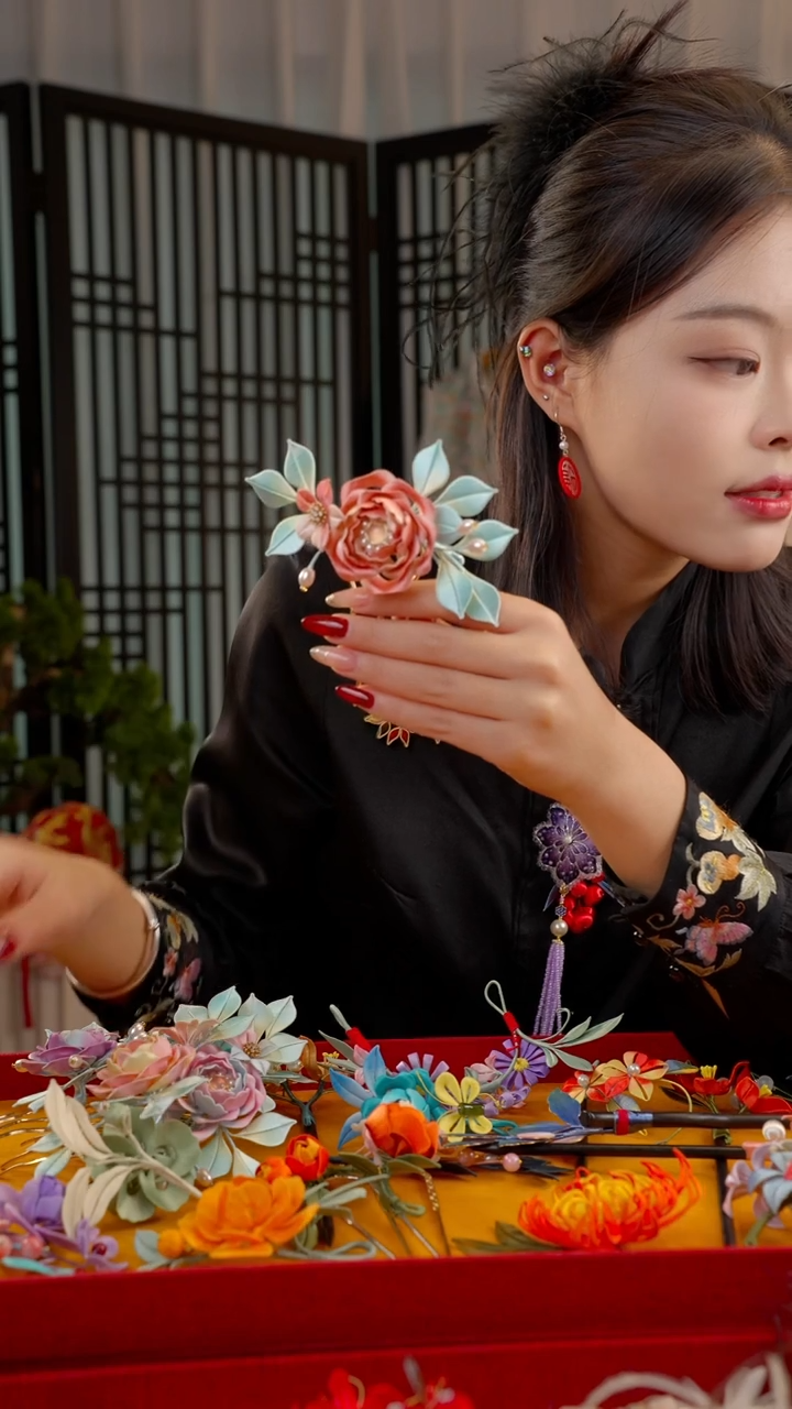 刺绣非遗绒花手工饰品