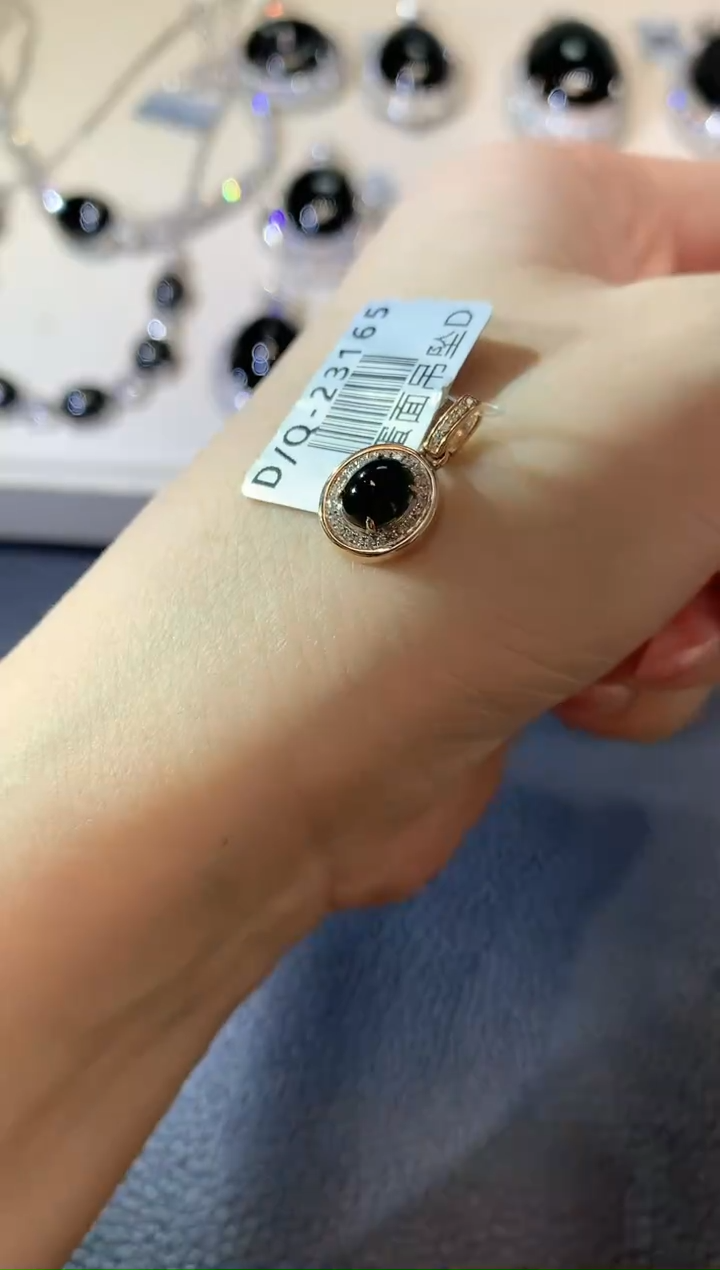 【闪购商品】翡翠吊坠(不含链)18K金镶嵌D22 