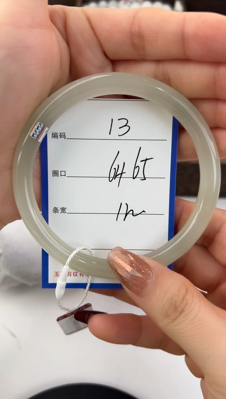 未镶嵌手镯和田玉13颜色微差无瑕疵