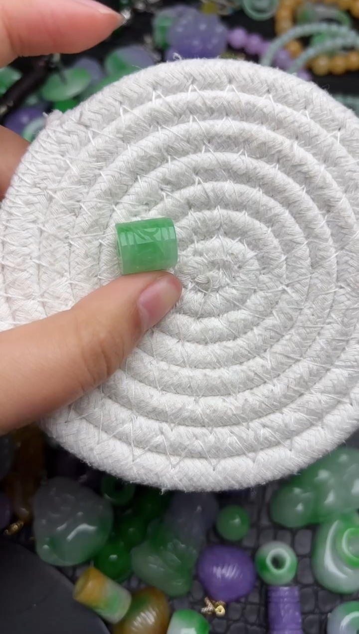 颈饰未镶嵌翡翠缅甸翡翠吊坠