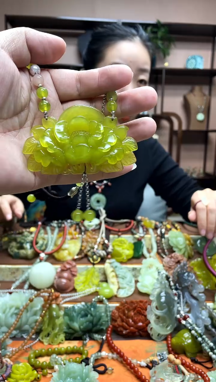 未镶嵌岫玉吊坠·