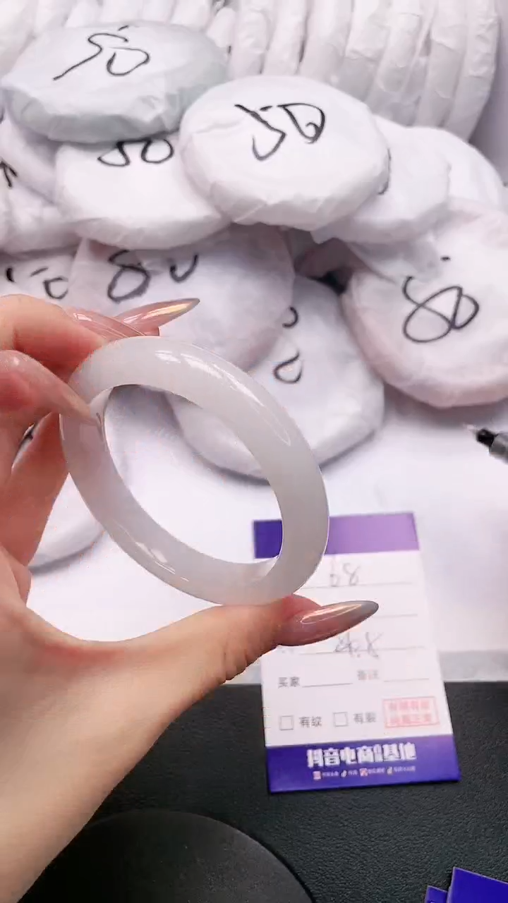 【闪购商品】石英质玉手镯未镶嵌13K68-54