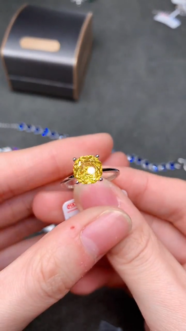 【闪购商品】彩色蓝宝石戒指银S925镶嵌.......