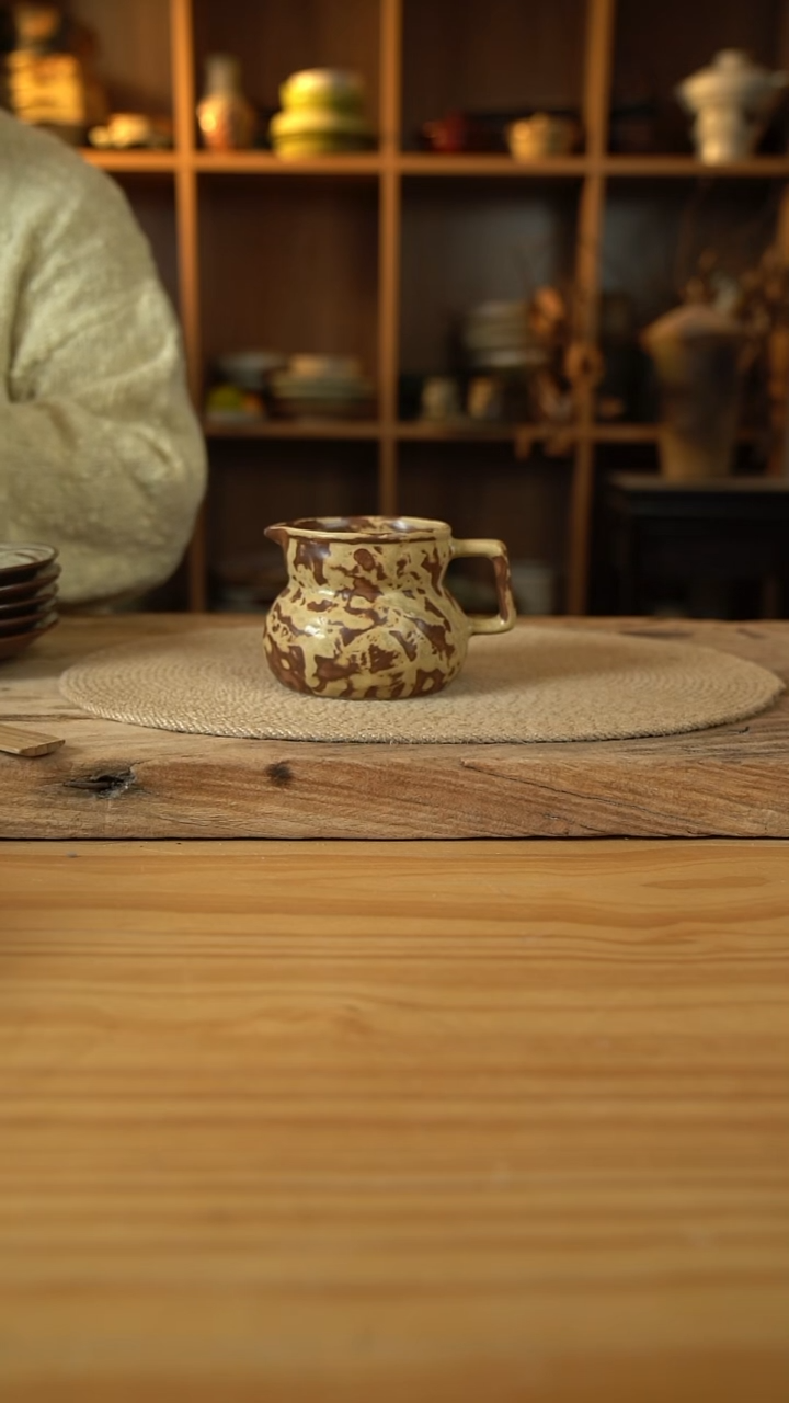 福利虎皮系列的带把手奶壶1个