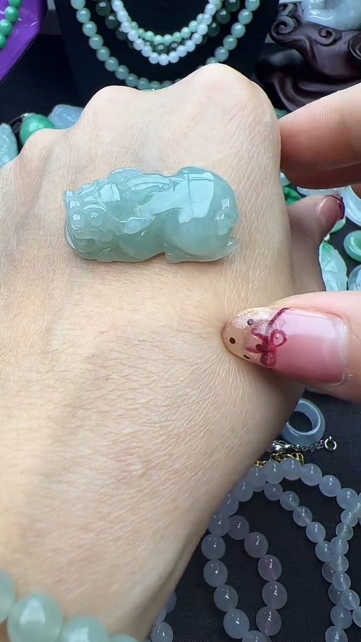 颈饰未镶嵌翡翠貔貅