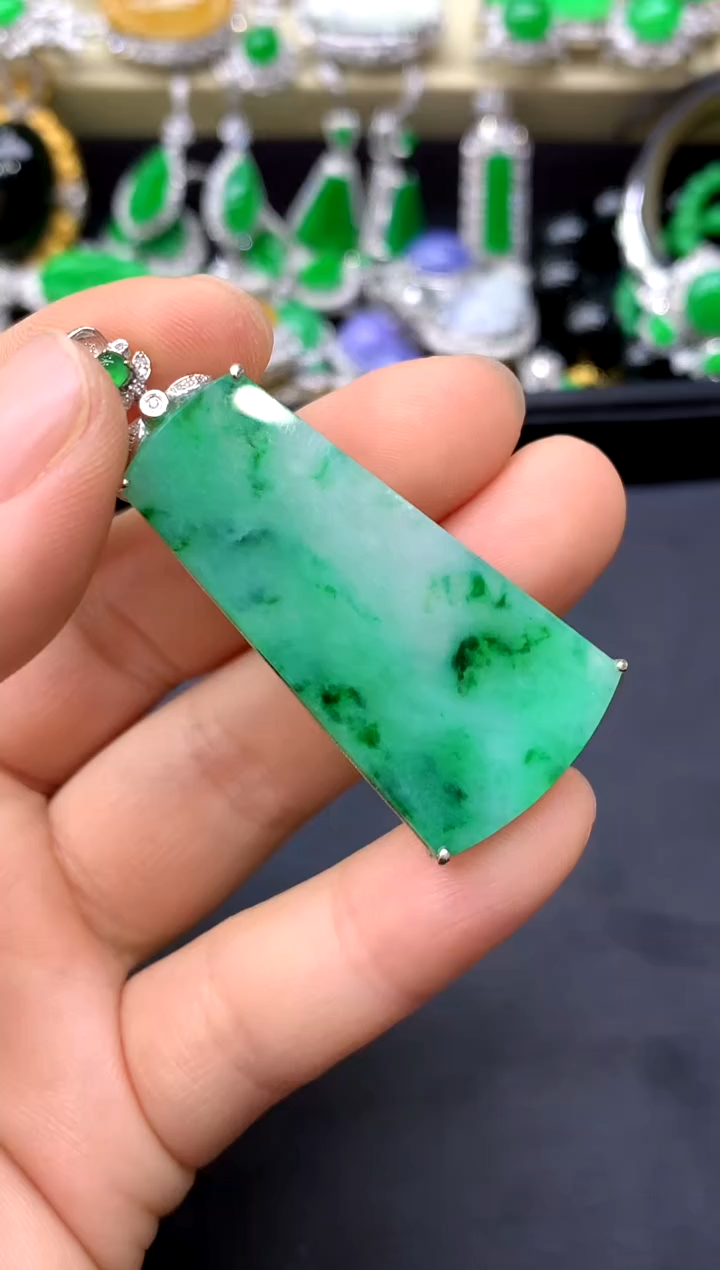 颈饰18K金镶嵌翡翠241-中国好珍宝